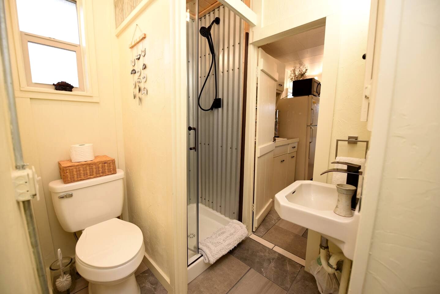 Charming Vintage Cabin Retreat near Jefferson River in Montana