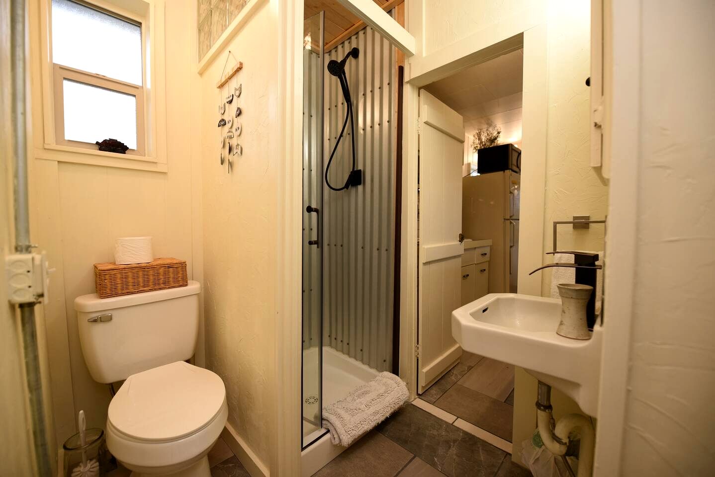 Charming Vintage Cabin Retreat near Jefferson River in Montana