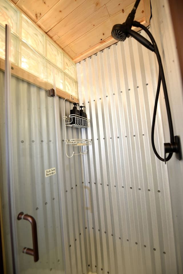 Charming Vintage Cabin Retreat near Jefferson River in Montana