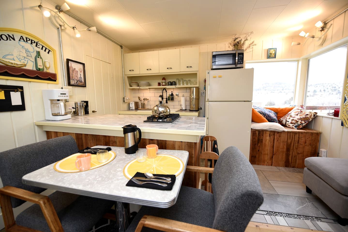 Charming Vintage Cabin Retreat near Jefferson River in Montana