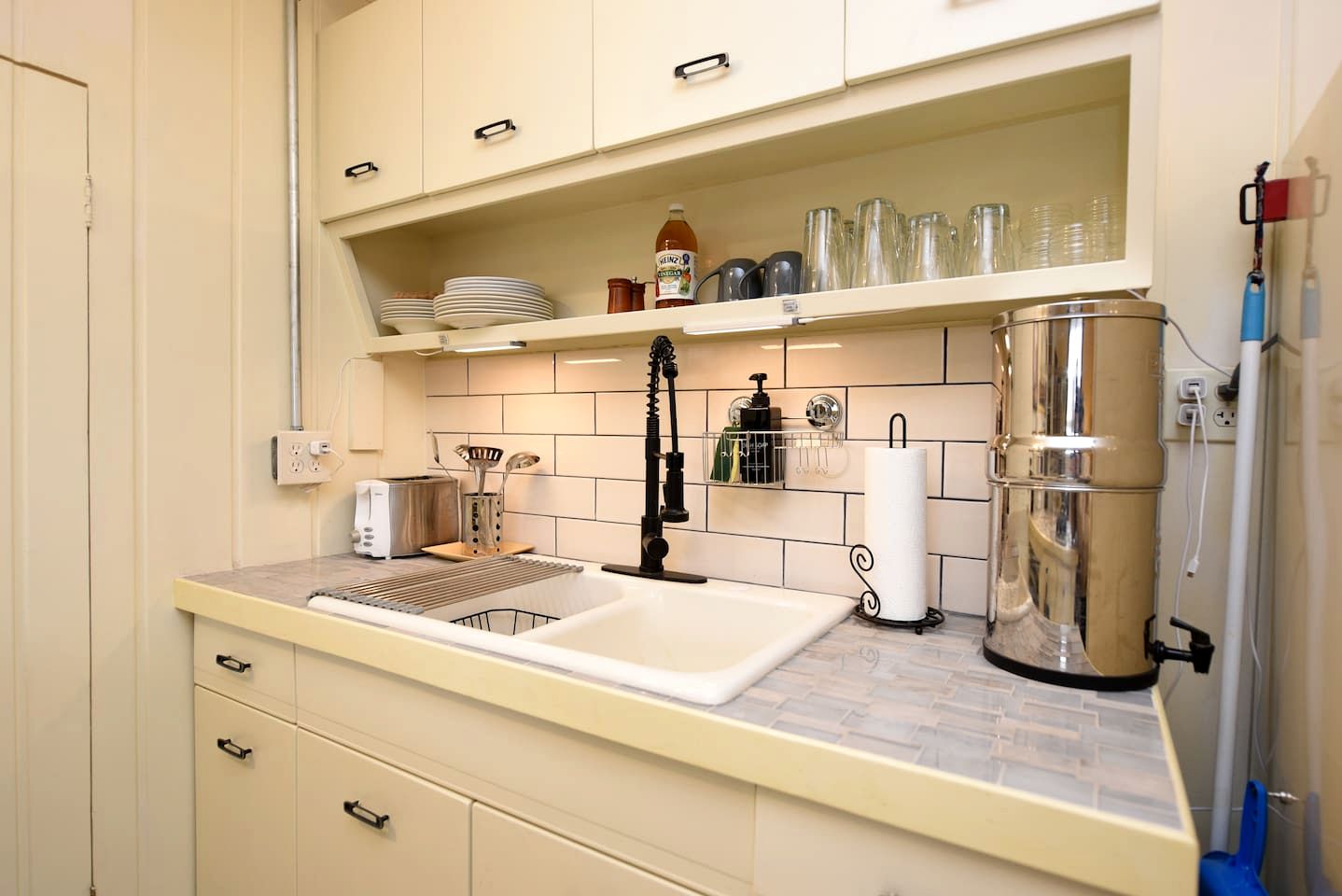 Charming Vintage Cabin Retreat near Jefferson River in Montana