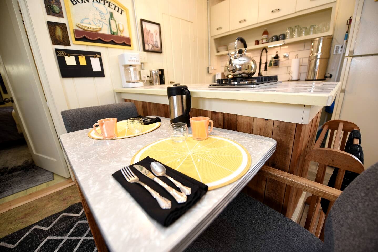 Charming Vintage Cabin Retreat near Jefferson River in Montana