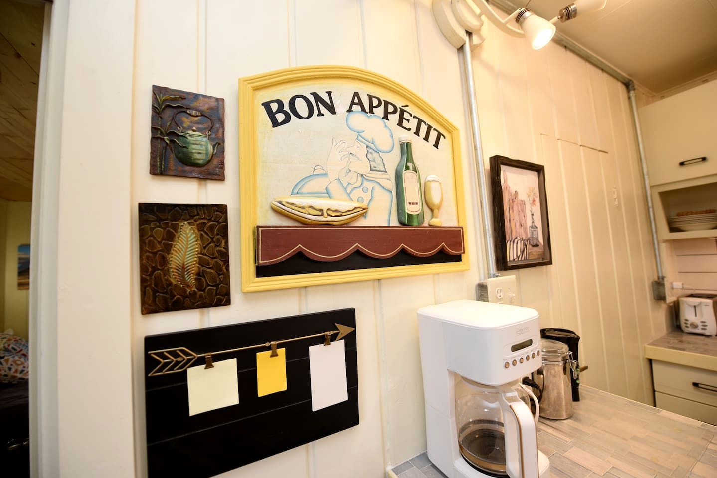 Charming Vintage Cabin Retreat near Jefferson River in Montana