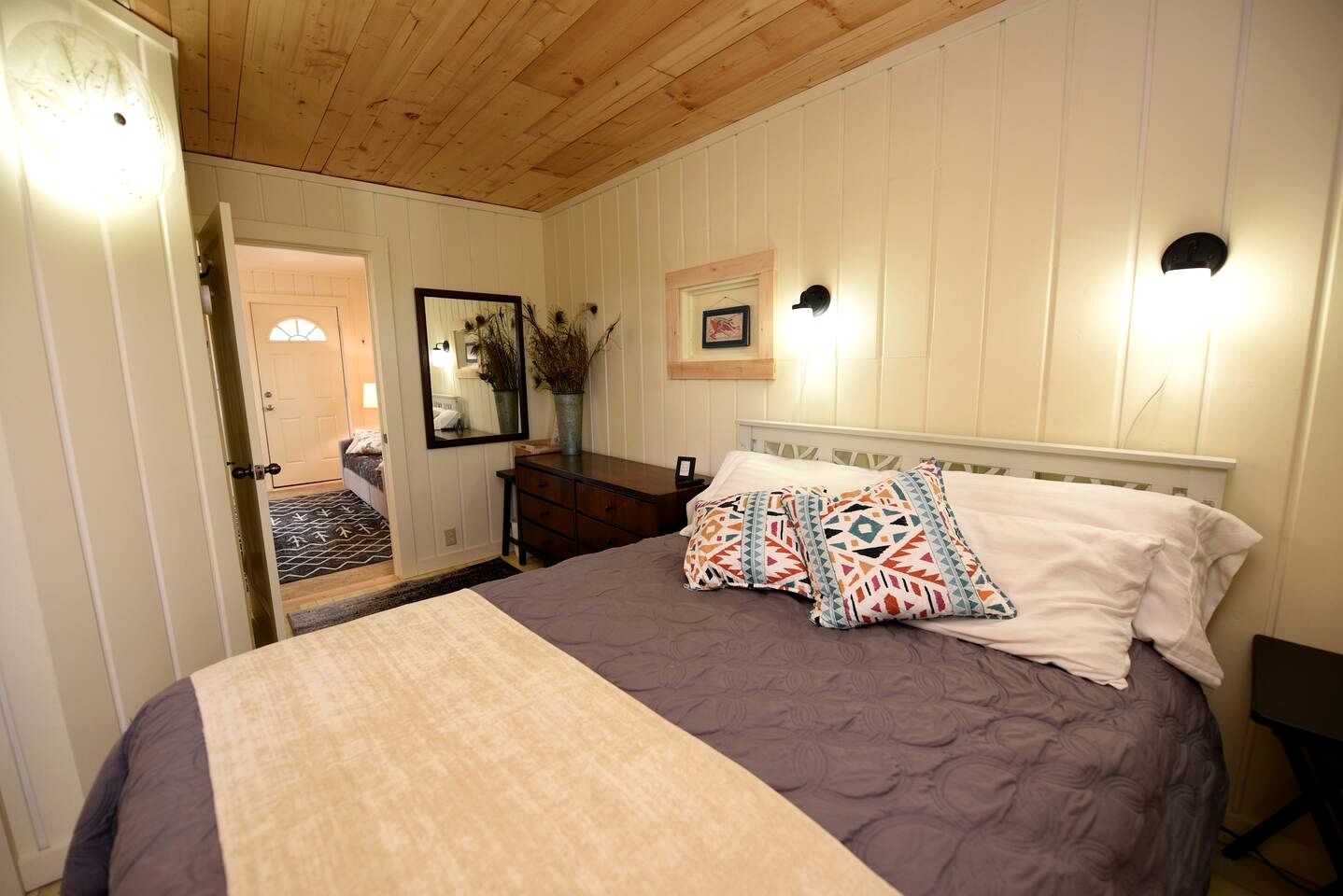 Charming Vintage Cabin Retreat near Jefferson River in Montana