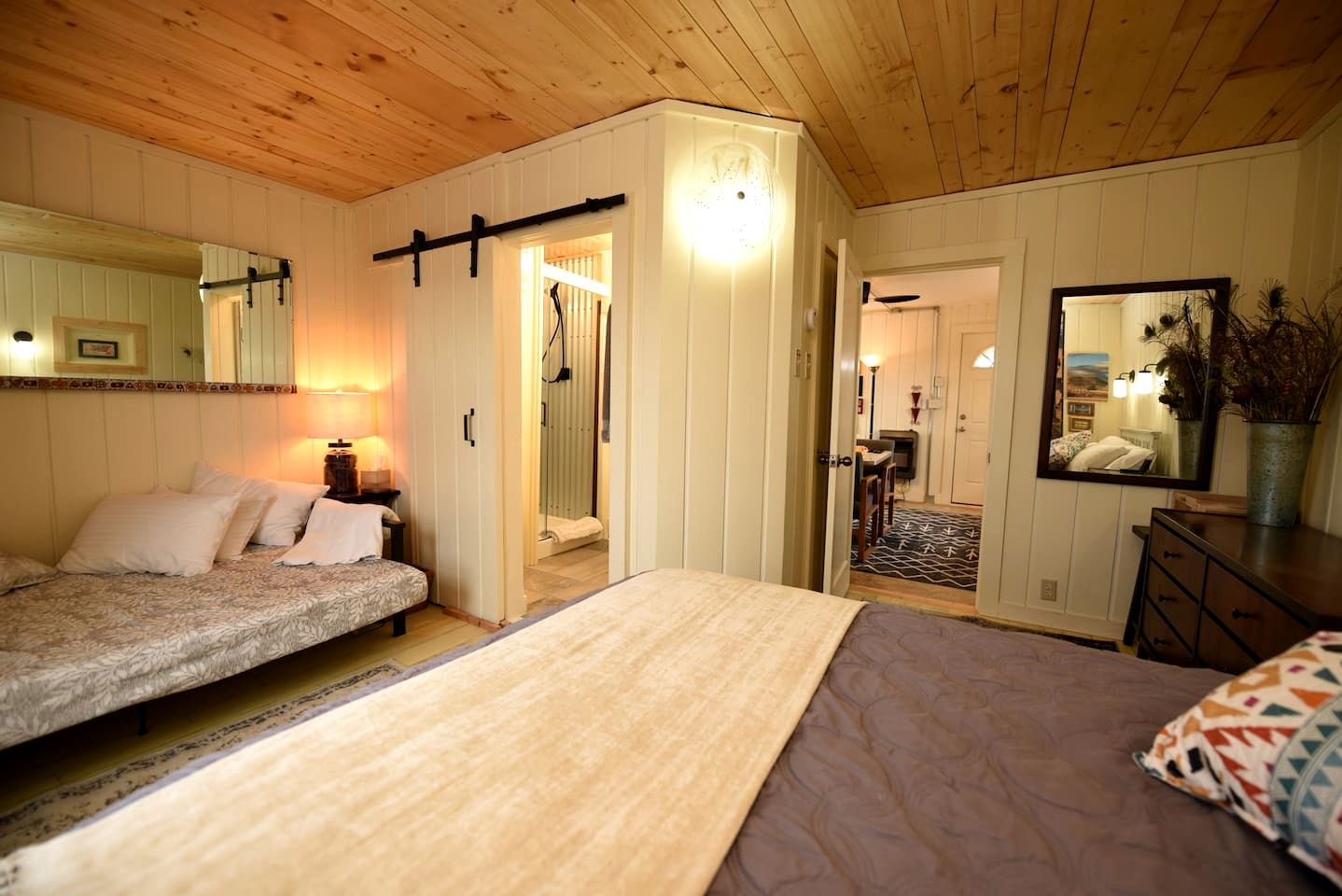 Charming Vintage Cabin Retreat near Jefferson River in Montana