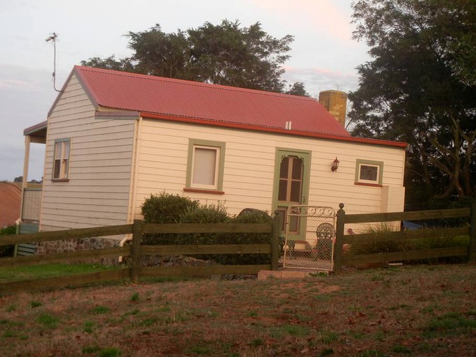 Cottages (Sassafras, Tasmania, Australia)