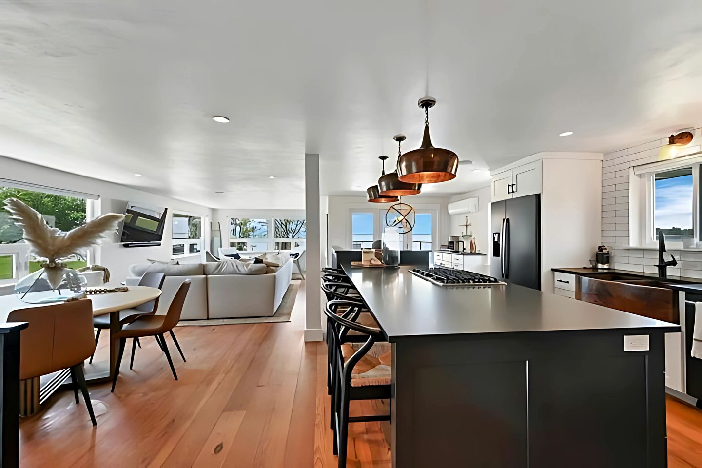 Lakefront Cottage with Nice Sights in Green Bay, Wisconsin