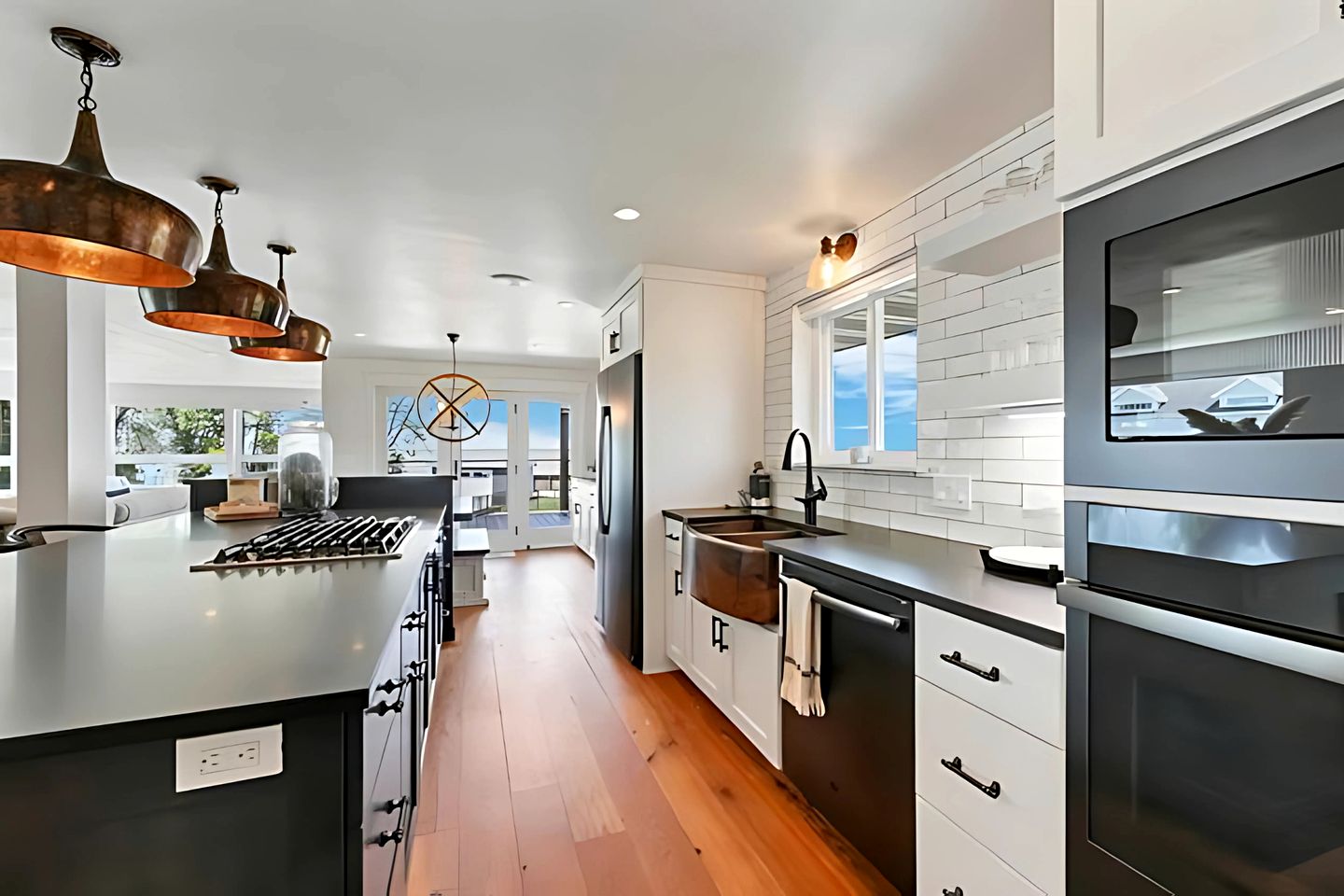 Lakefront Cottage with Nice Sights in Green Bay, Wisconsin