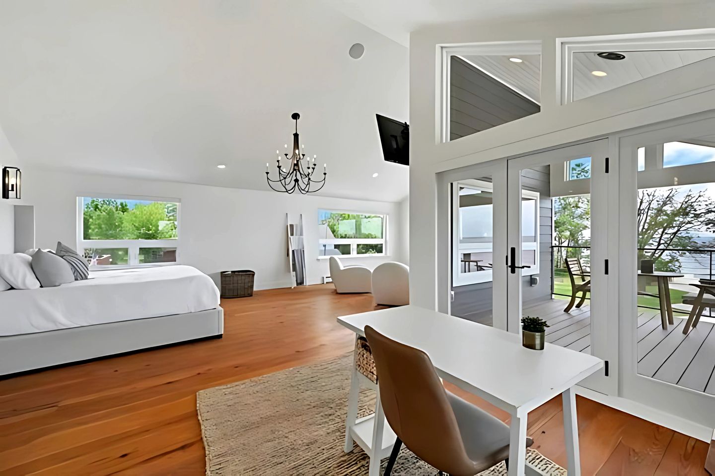 Lakefront Cottage with Nice Sights in Green Bay, Wisconsin