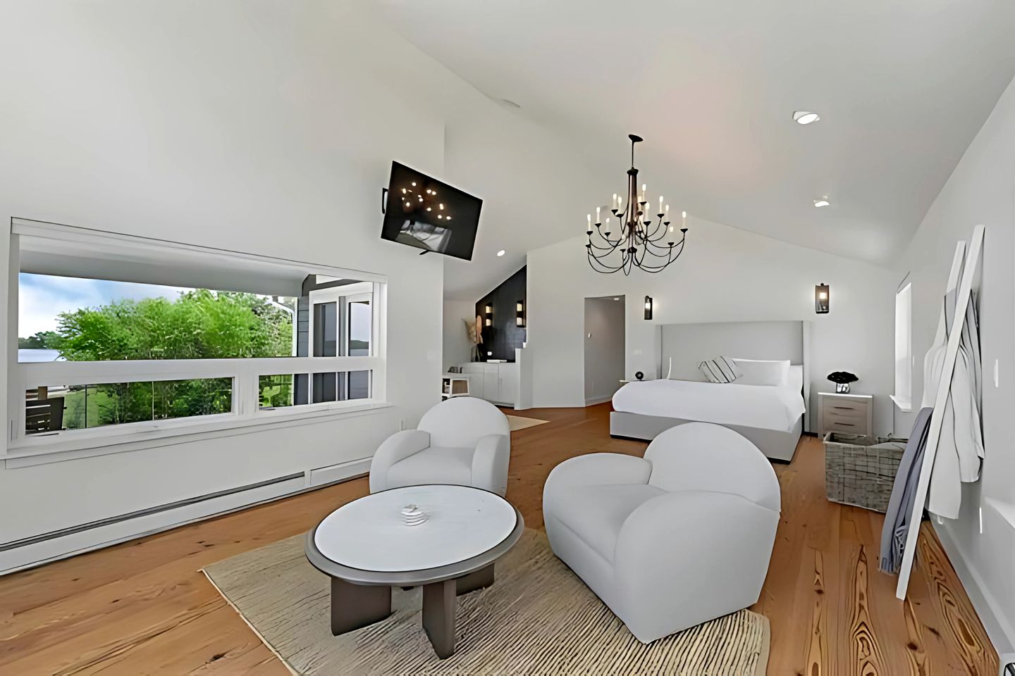 Lakefront Cottage with Nice Sights in Green Bay, Wisconsin