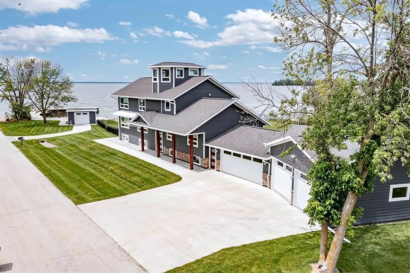 Lakefront Cottage with Nice Sights in Green Bay, Wisconsin