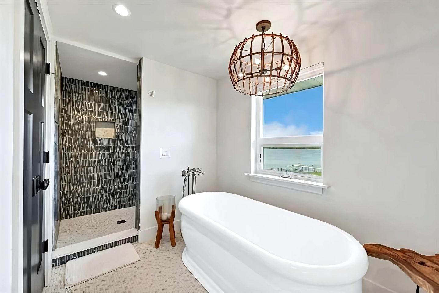 Lakefront Cottage with Nice Sights in Green Bay, Wisconsin