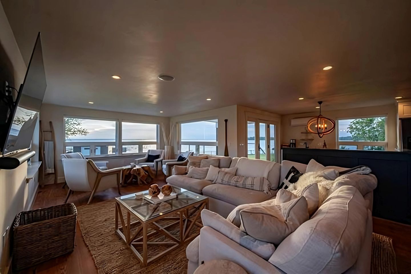 Lakefront Cottage with Nice Sights in Green Bay, Wisconsin