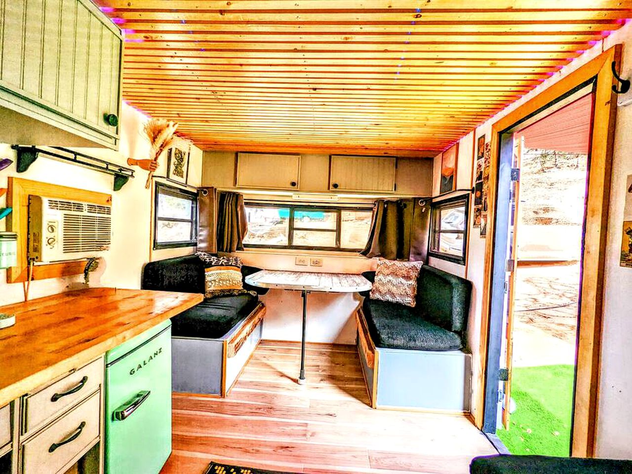 Lakeview Serenity: Retro Caravan Glamping in Santa Ysabel, CA