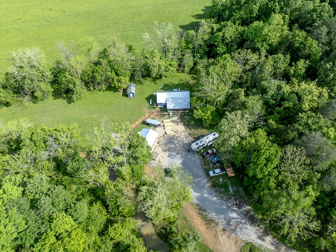 Cozy Studio Rental Nestled in the Smoky Mountains and Surrounded by Nature in Newport, Tennessee