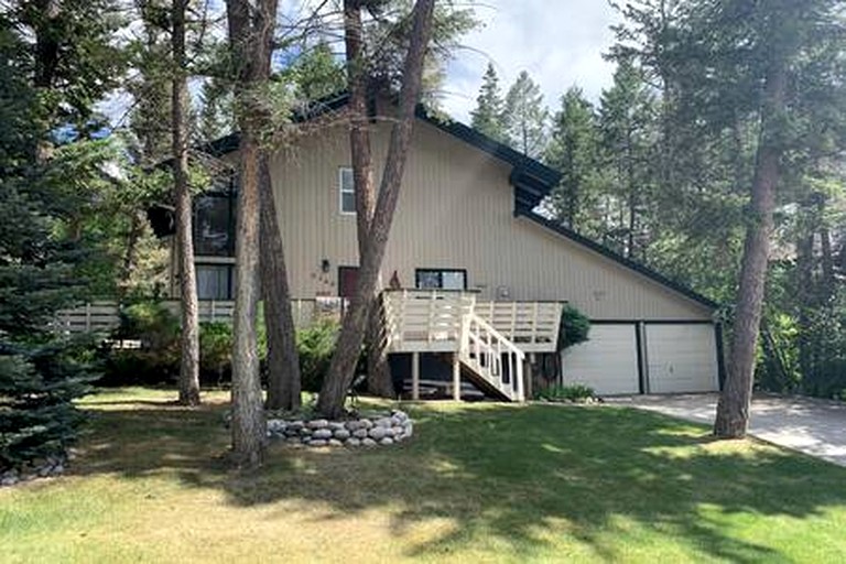 Vacation Rentals (Canada, --, --)