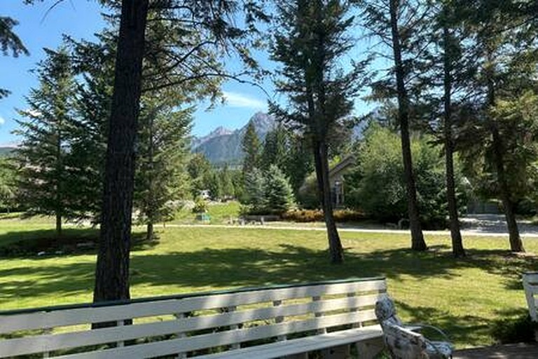 Vacation Rentals (Canada, --, --)