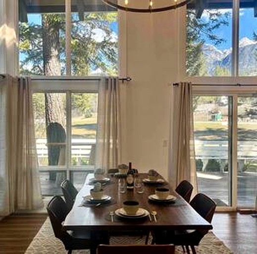 Vacation Rentals (Canada, --, --)