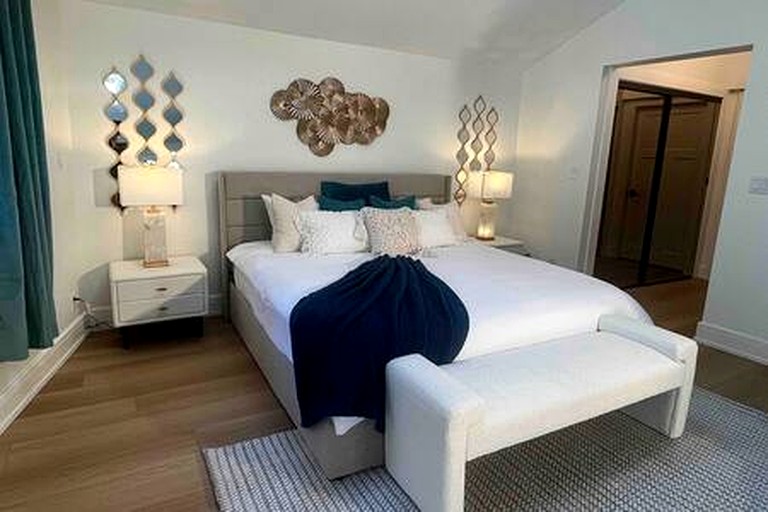 Vacation Rentals (Canada, --, --)