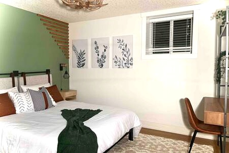 Vacation Rentals (Canada, --, --)