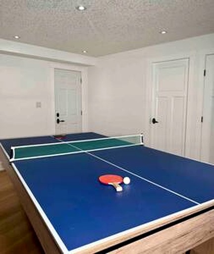 Vacation Rentals (Canada, --, --)