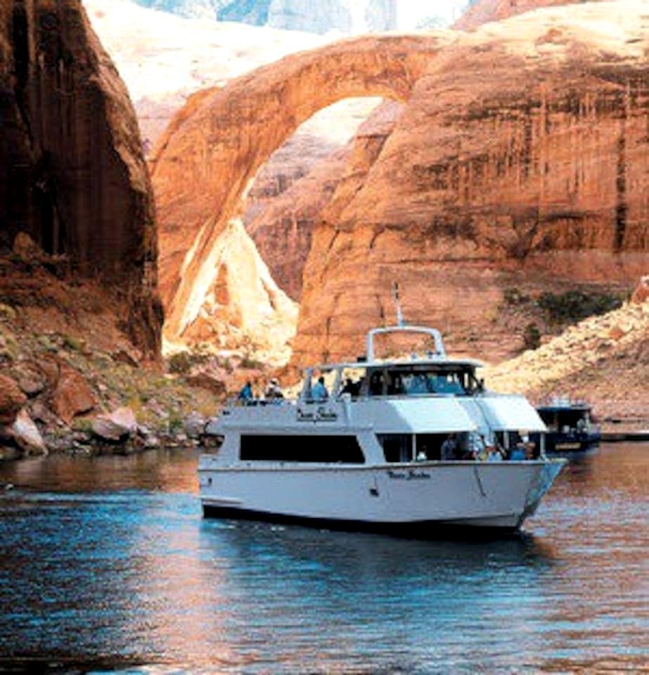 Pet-Friendly Modern Vacation Home with Vermilion Cliffs Views, Boat Parking & Fenced Yard near Horseshoe Bend & Lake Powell, Page Arizona