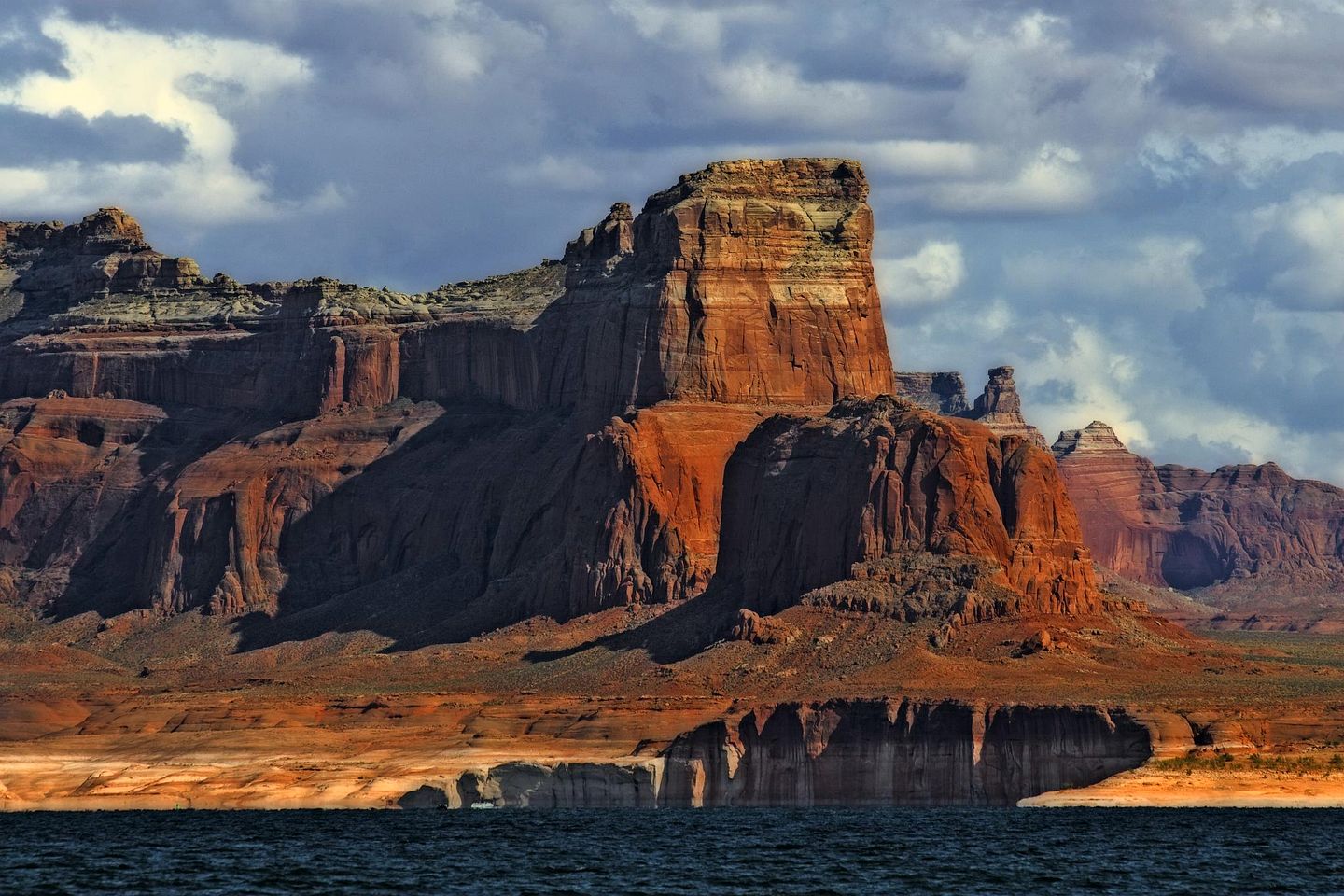 Pet-Friendly Modern Vacation Home with Vermilion Cliffs Views, Boat Parking & Fenced Yard near Horseshoe Bend & Lake Powell, Page Arizona