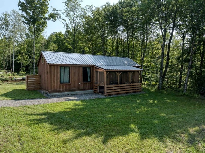 Off-Grid Cottage Great for a Small Family Getaway in Vermont