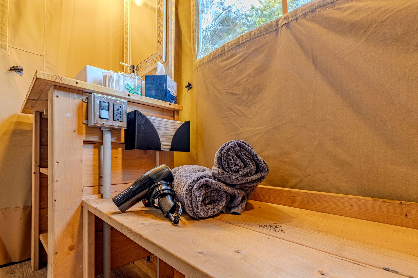 Vibrant Creekside Safari Tent Oasis near Smoky Mountain in Tennessee