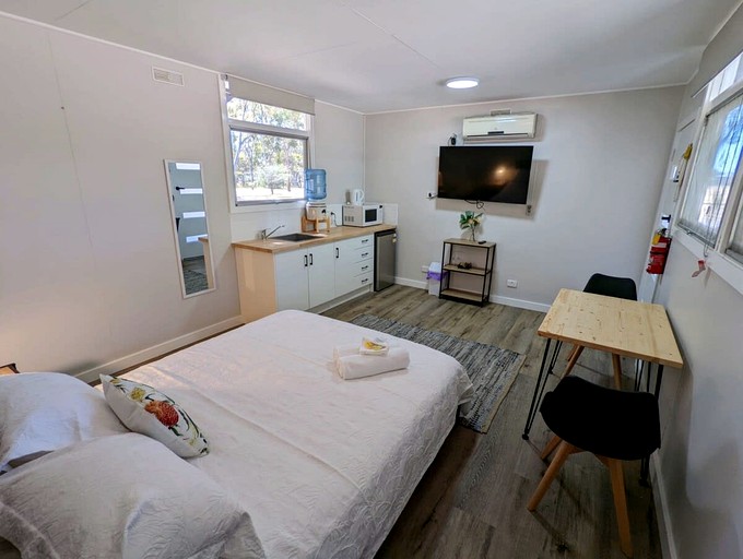 Cabins (Australia, Dadswells Bridge, Victoria)