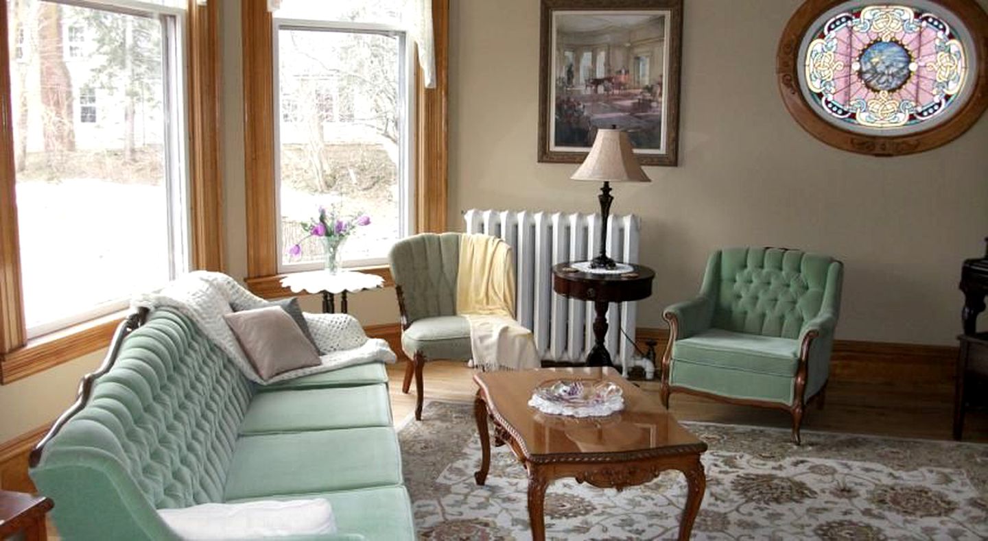 Waterfront Cottage Rental for Large Groups near Nova Scotia, Canada