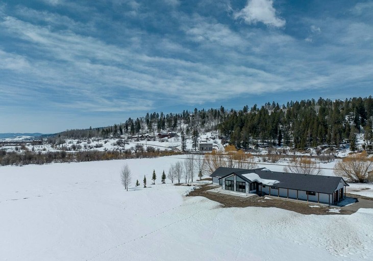 Stunning Concept Home – Modern 3BR Retreat in Alpine, W
