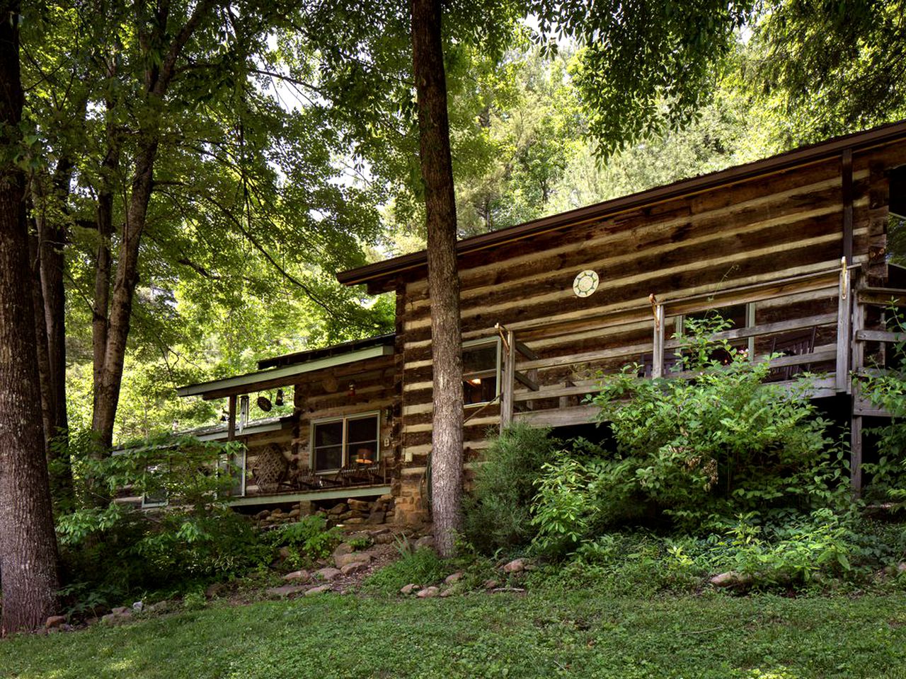 Secluded Cabin in Hot Springs, North Carolina