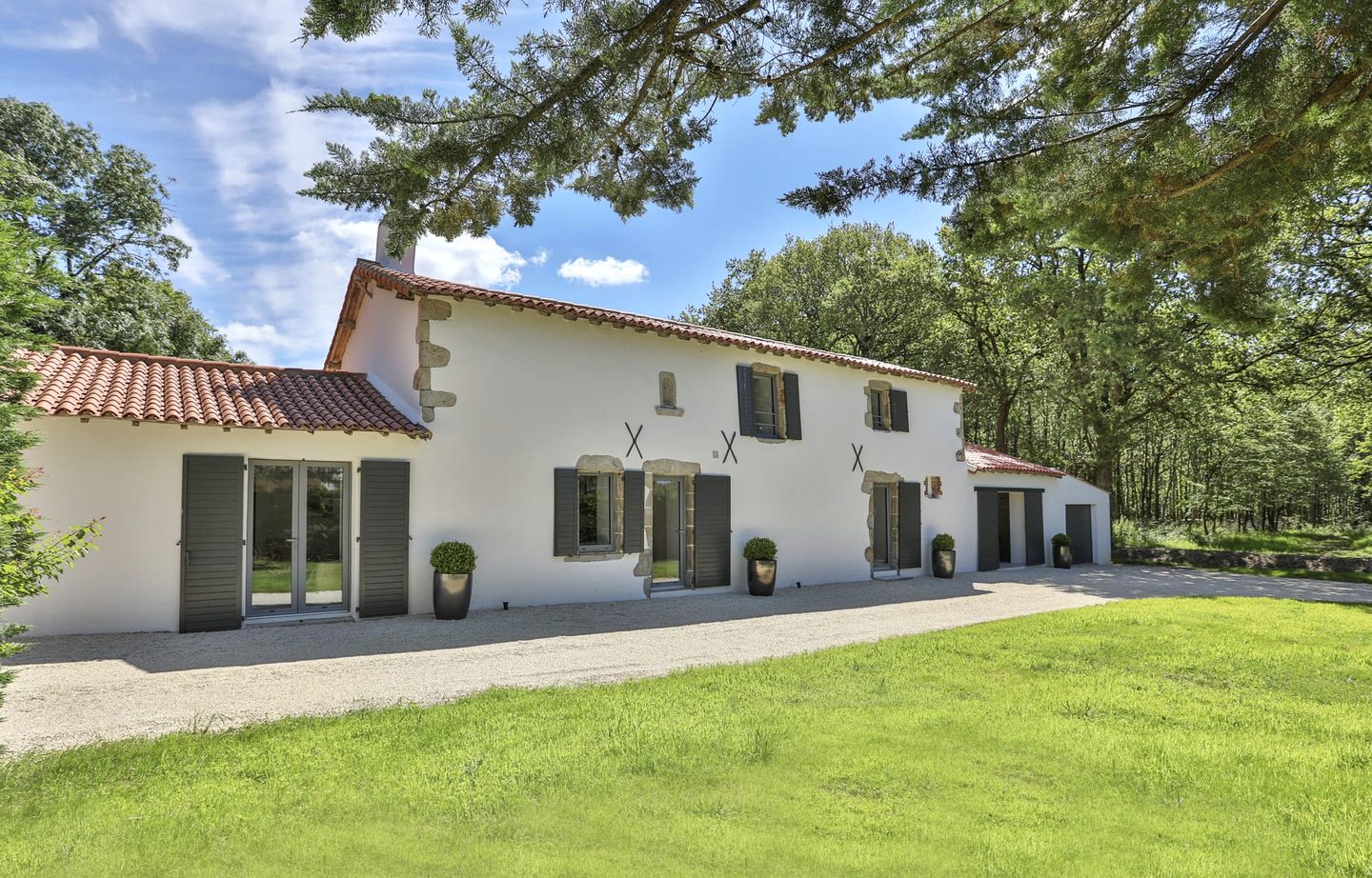 Breathtaking Villa with Pool, Garden and Luxury Indoor and Outdoor in France
