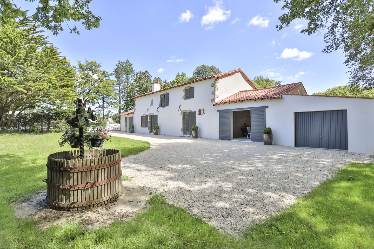 Breathtaking Villa with Pool, Garden and Luxury Indoor and Outdoor in France