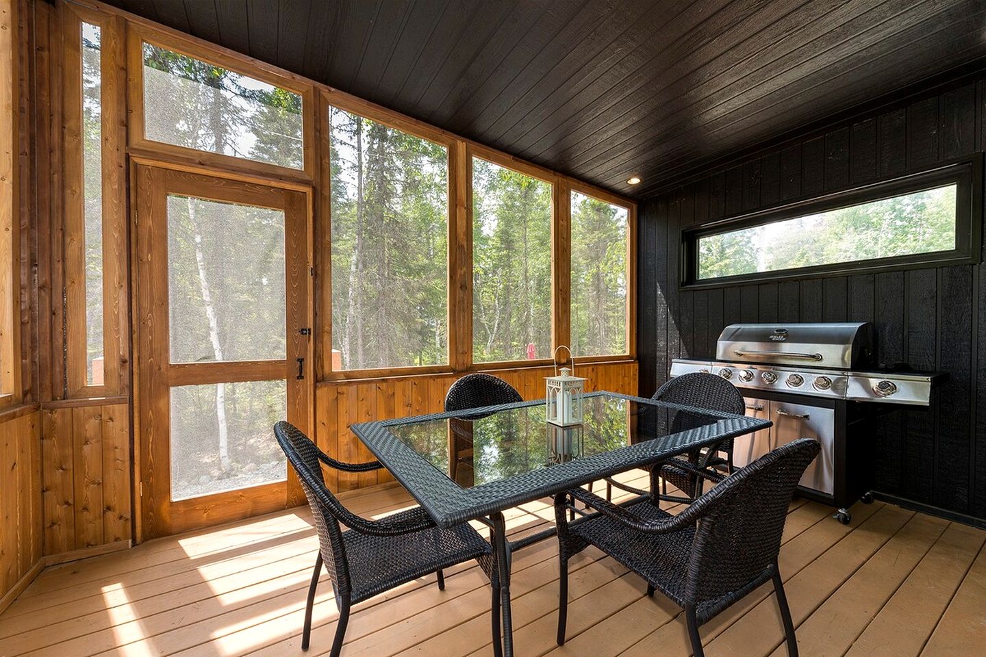 Gorgeous Vacation Rental with Fire Pit and Hot-tub in Baie Saint Paul, Quebec