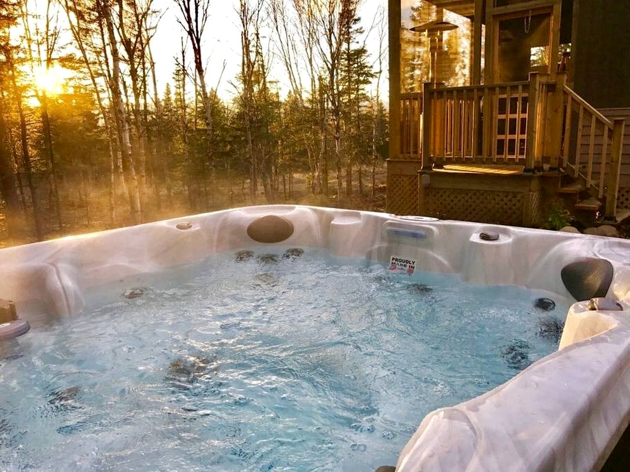 Gorgeous Vacation Rental with Fire Pit and Hot-tub in Baie Saint Paul, Quebec