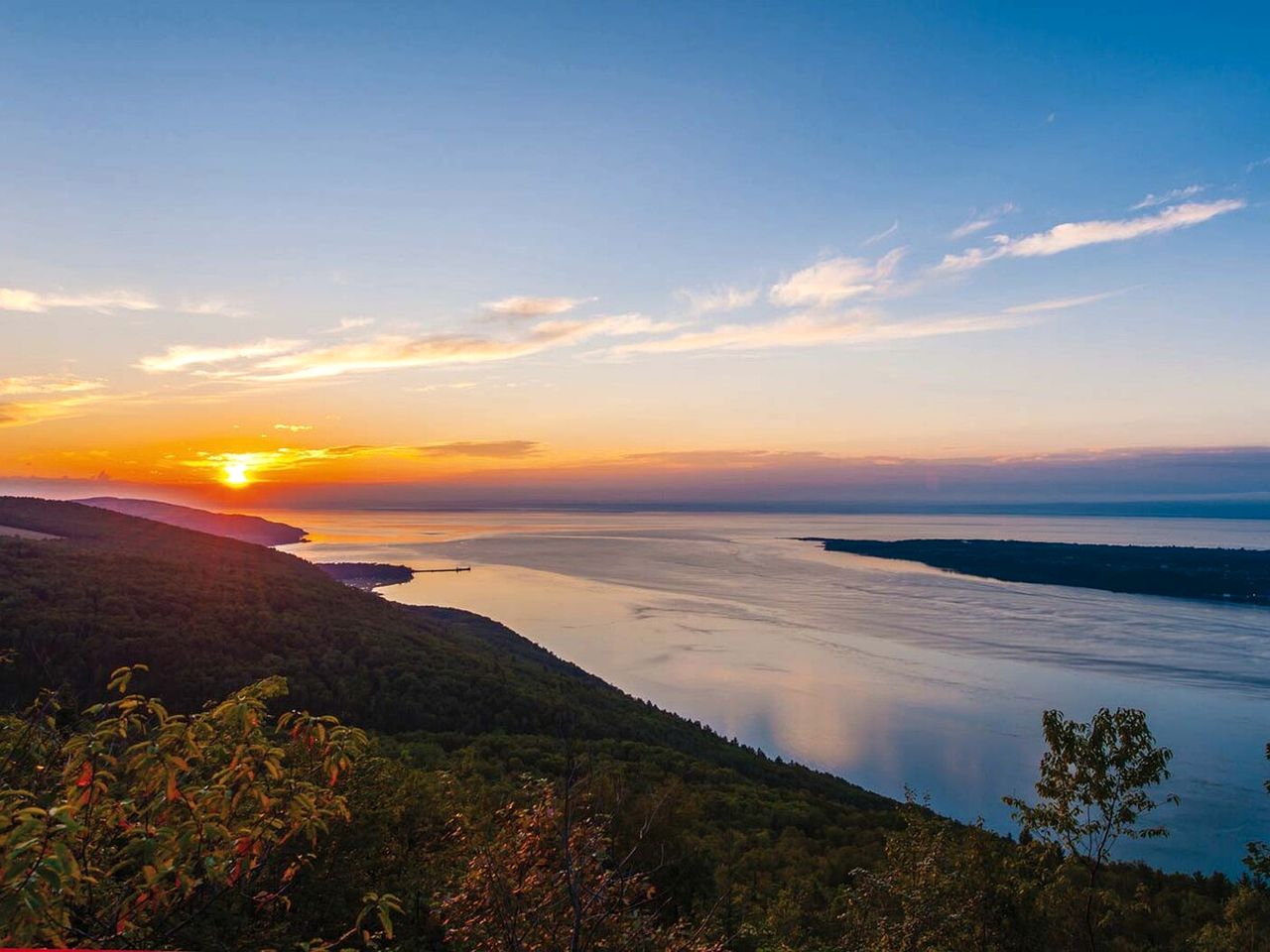 Gorgeous Vacation Rental with Fire Pit and Hot-tub in Baie Saint Paul, Quebec