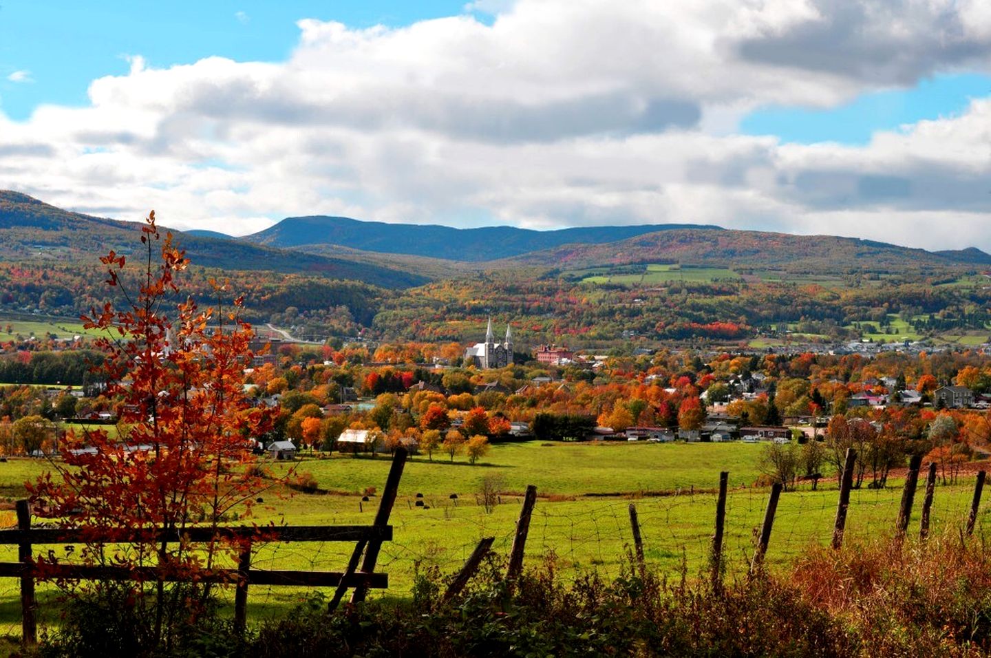 Gorgeous Vacation Rental with Fire Pit and Hot-tub in Baie Saint Paul, Quebec