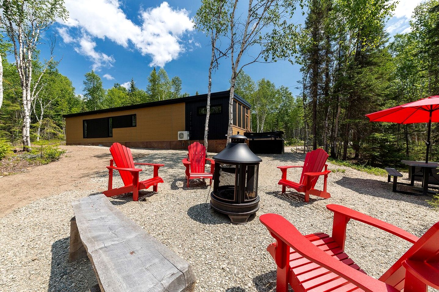Gorgeous Vacation Rental with Fire Pit and Hot-tub in Baie Saint Paul, Quebec