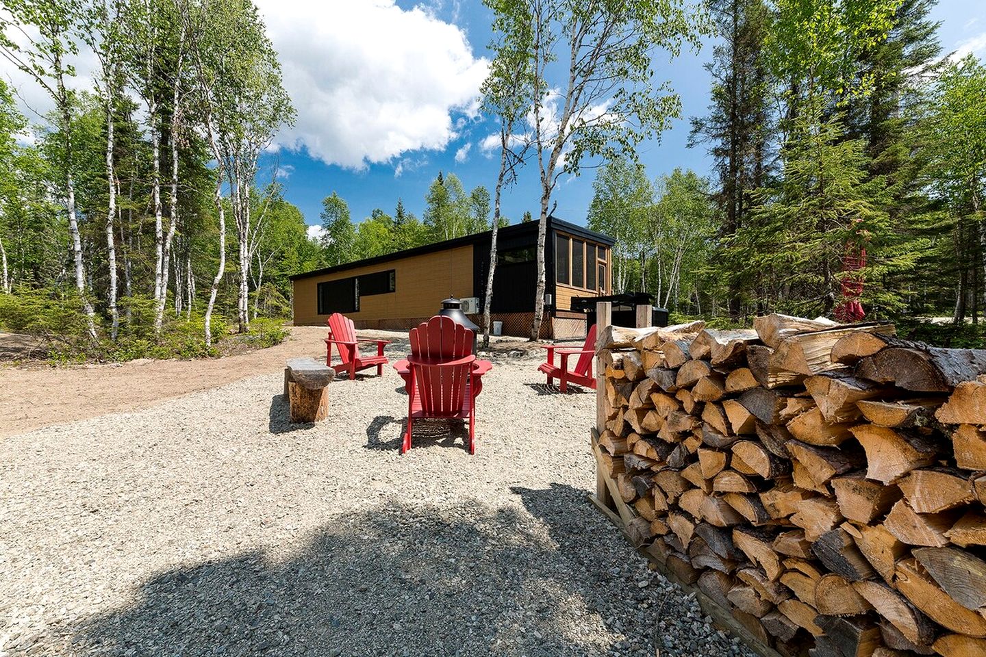 Gorgeous Vacation Rental with Fire Pit and Hot-tub in Baie Saint Paul, Quebec