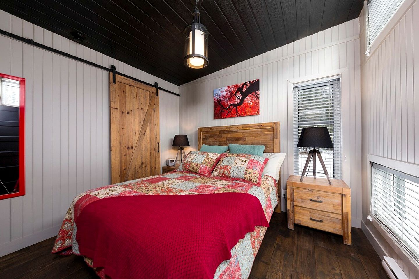 Gorgeous Vacation Rental with Fire Pit and Hot-tub in Baie Saint Paul, Quebec