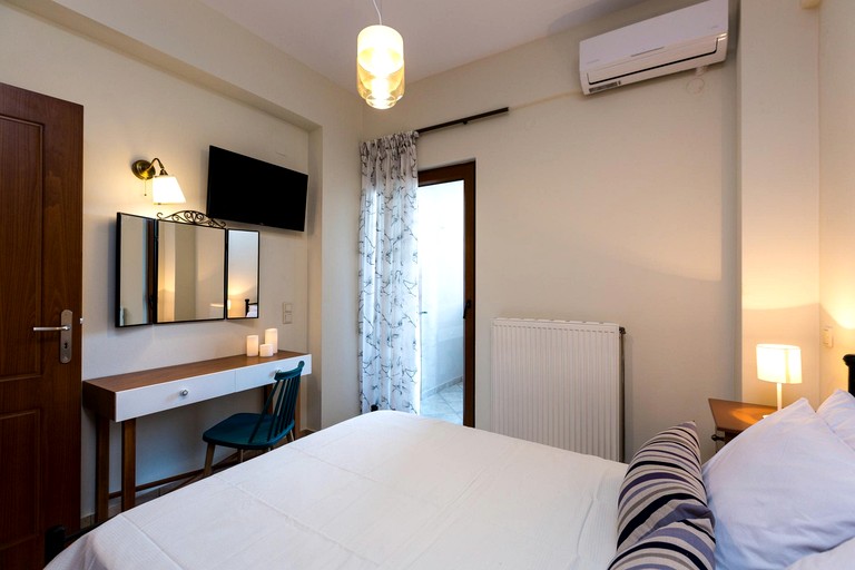 Vacation Rentals (Greece, Prines, Crete)