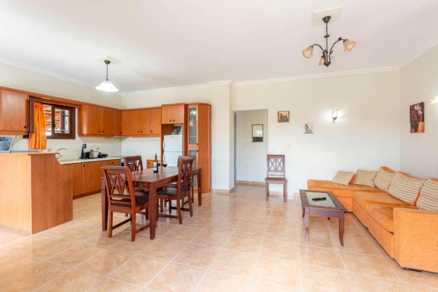 Gorgeous Villa with Swimming Pool in Ampelokipi, Crete
