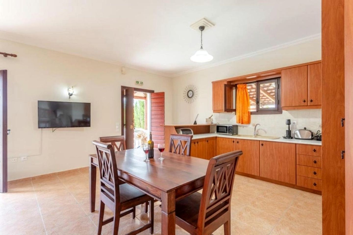 Gorgeous Villa with Swimming Pool in Ampelokipi, Crete