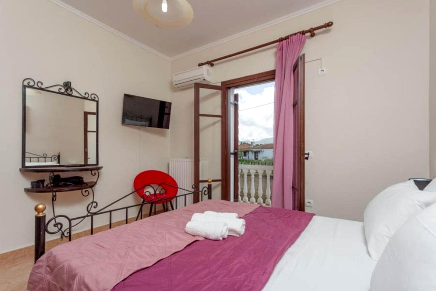 Gorgeous Villa with Swimming Pool in Ampelokipi, Crete