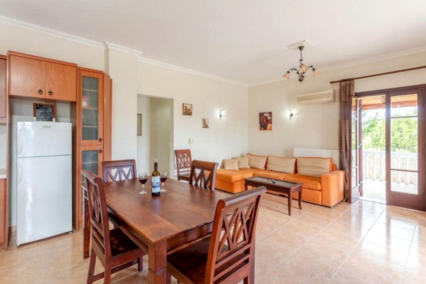 Gorgeous Villa with Swimming Pool in Ampelokipi, Crete
