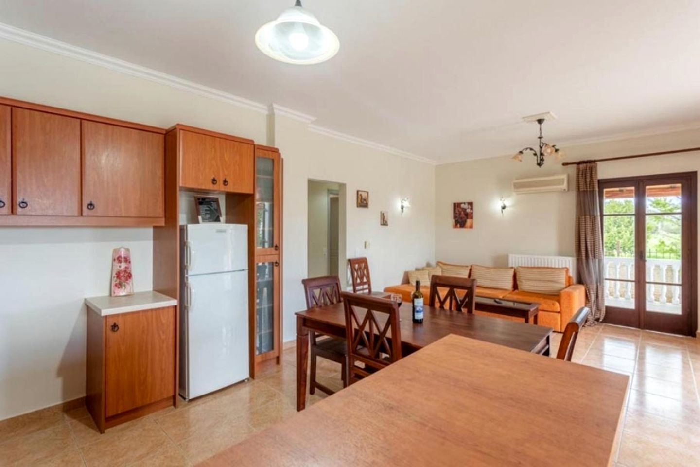 Gorgeous Villa with Swimming Pool in Ampelokipi, Crete