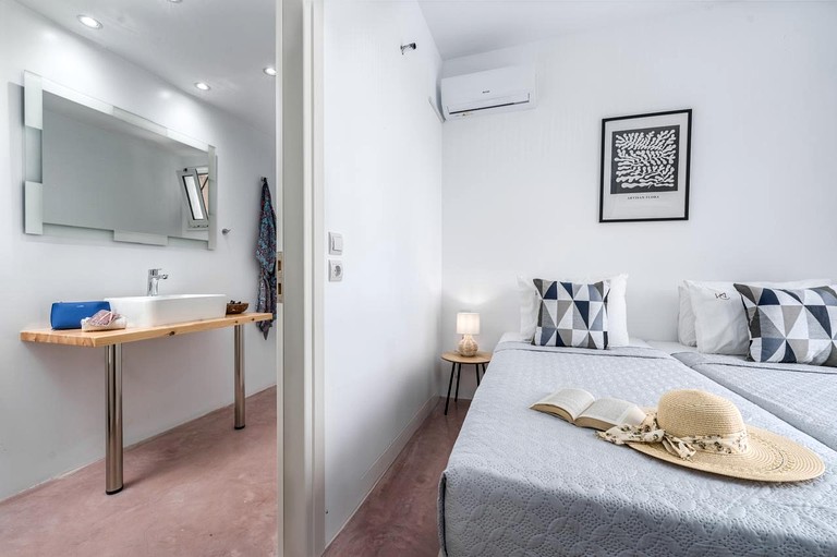 Vacation Rentals (Greece, Tragaki, Zakynthos)