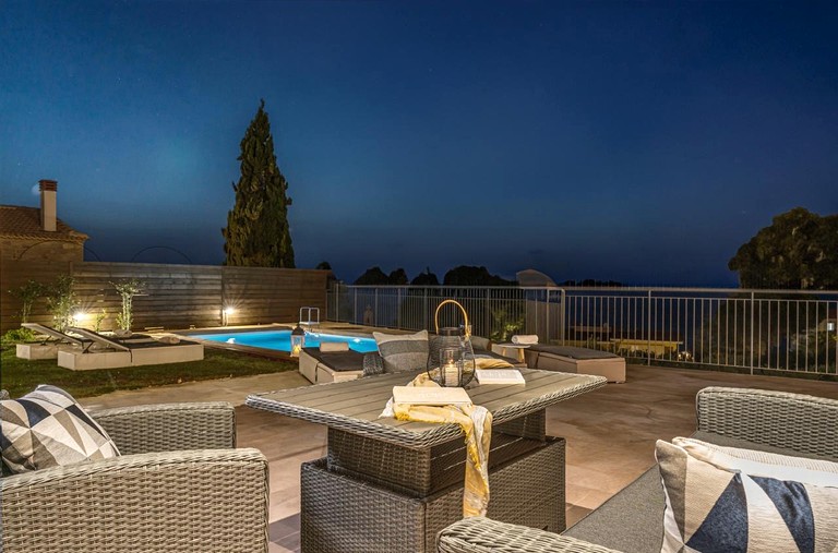Vacation Rentals (Greece, Tragaki, Zakynthos)